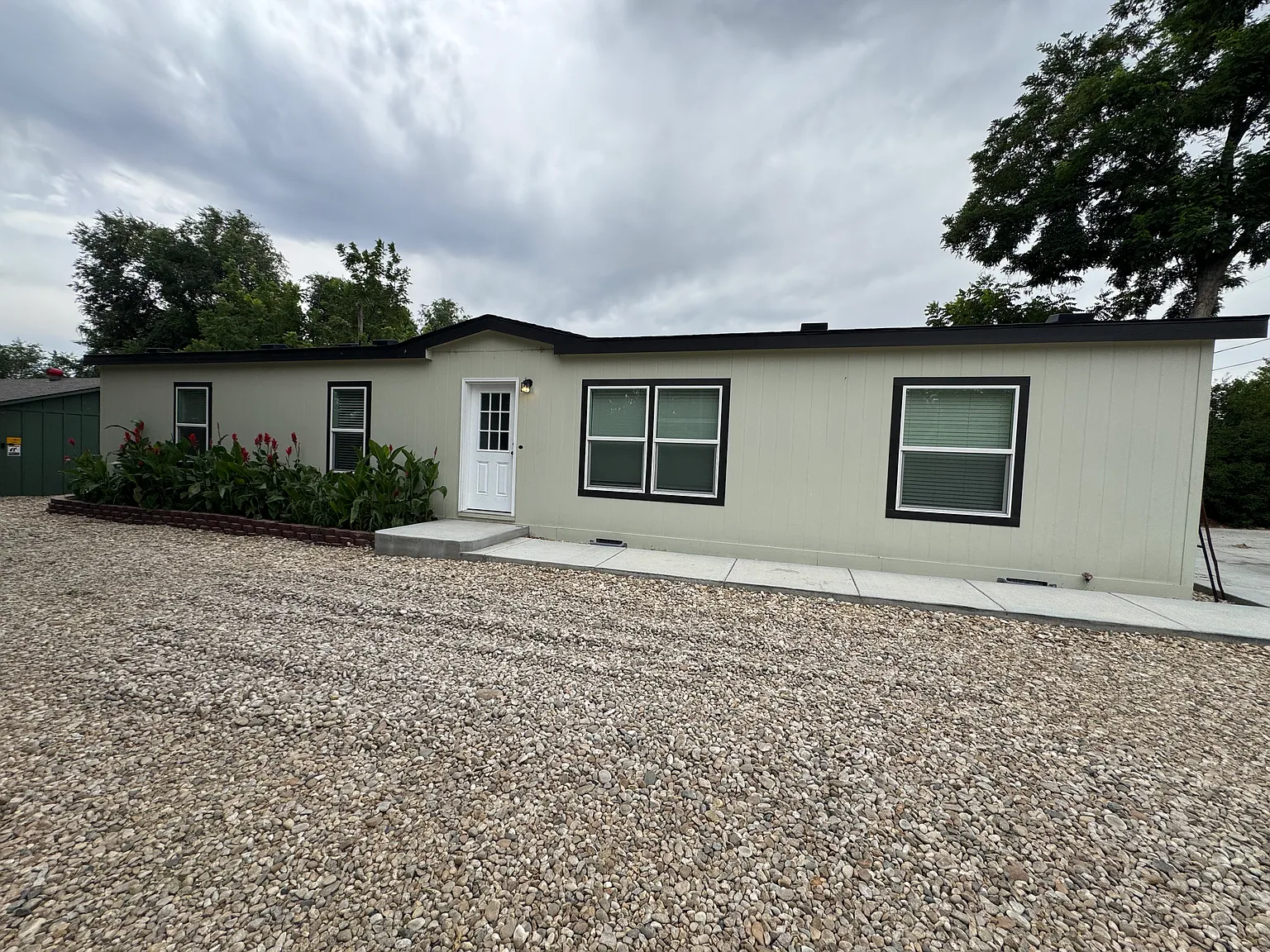4 bed, 1600 sqft, $2,200 — Photo 1