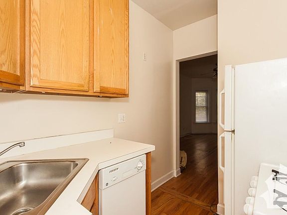 4th image of 3924 N Pine Grove Ave #2