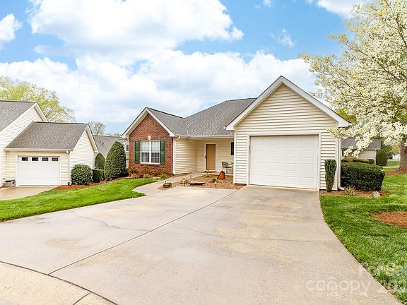 2nd image of 131 Ashwood Ln
