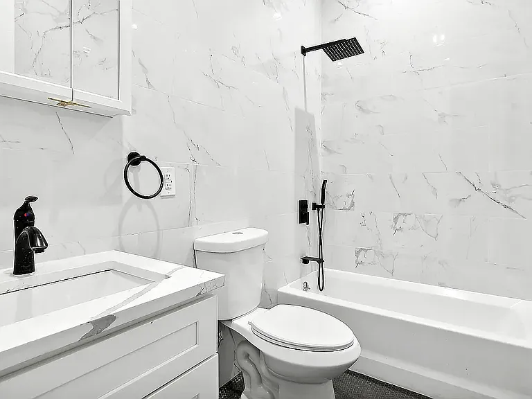 329 Cornelia St #2R — Photo 5