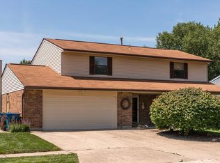 8901 Willowgate Ln, Huber Heights, OH 45424