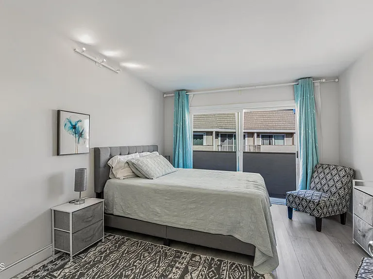 304 E Surfside Dr — Photo 14