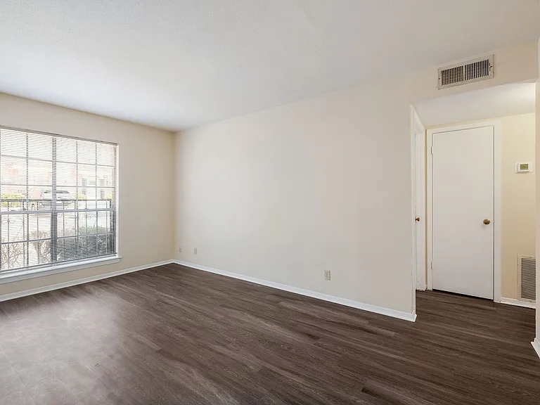 305 W Woodlawn Ave #101 — Photo 9