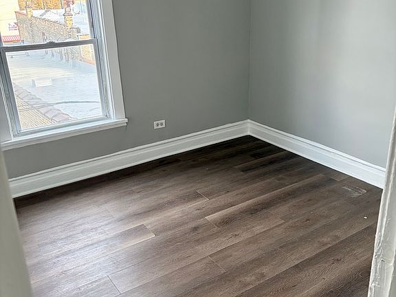 3rd image of 2342 N Avers Ave Unit 3