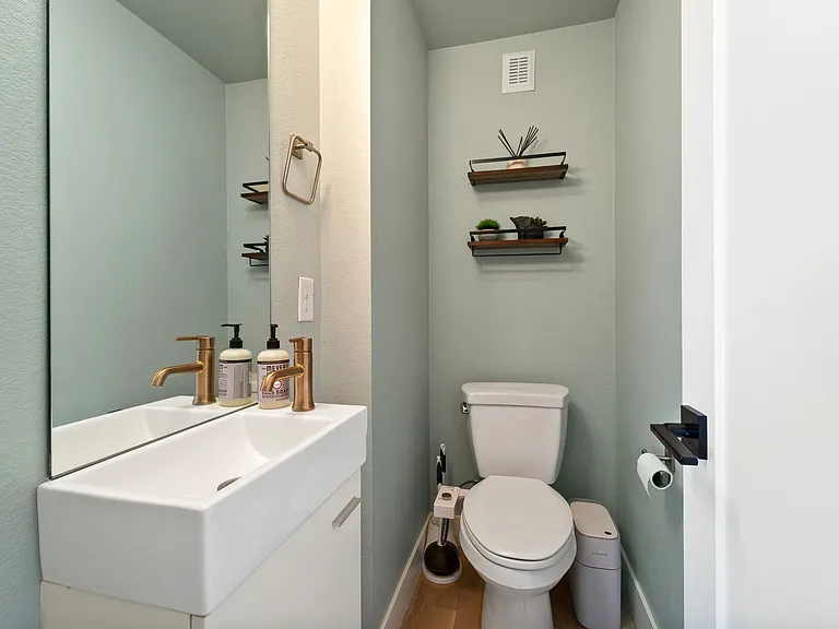 1583 Grove St — Photo 4