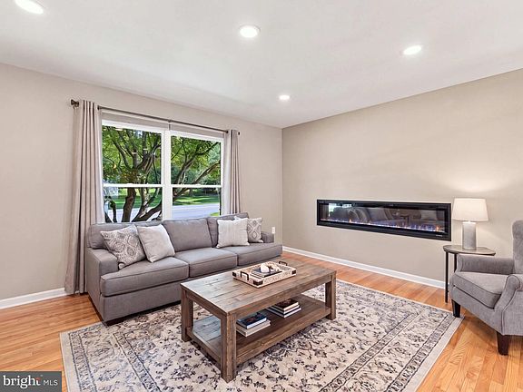 4th image of 130 Geiser Way