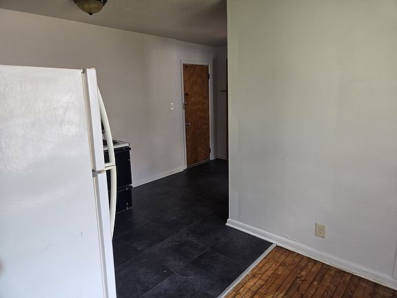 4th image of 434 W Fairview Ave #4