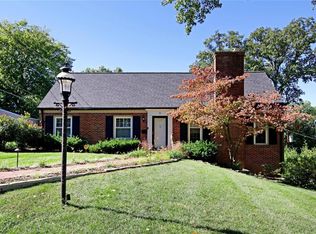 11 Sussex Dr, Saint Louis, MO