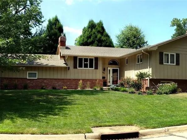 1801 Virginia Dr, Manhattan, KS 66502