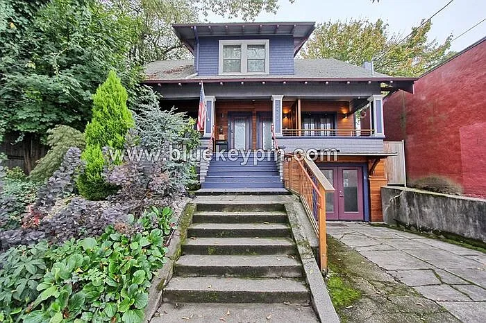 Building Photo - 2422 NE Glisan St #E