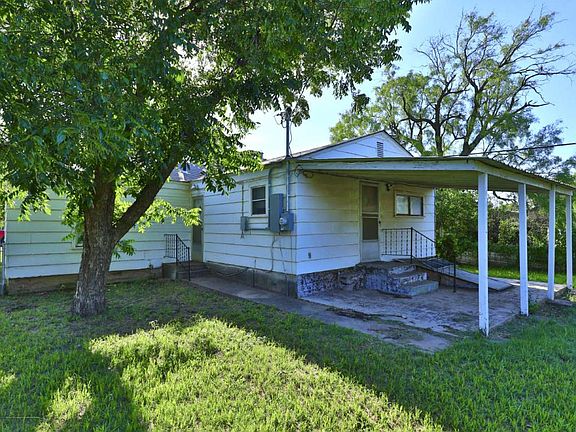 2nd image of 643 NW Avenue F