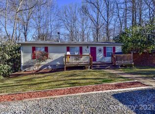 47 Lofty Pine Ln, Mills River, NC 28759