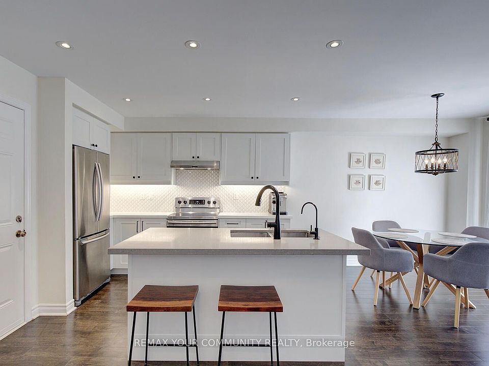 1st image of 32 Black Maple Cres