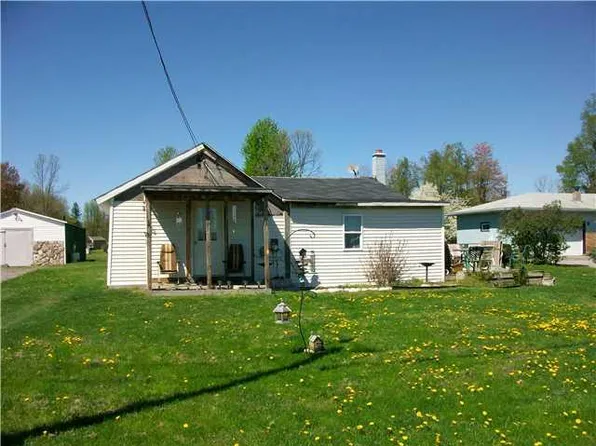 11384 Crego Rd, Akron, NY 14001