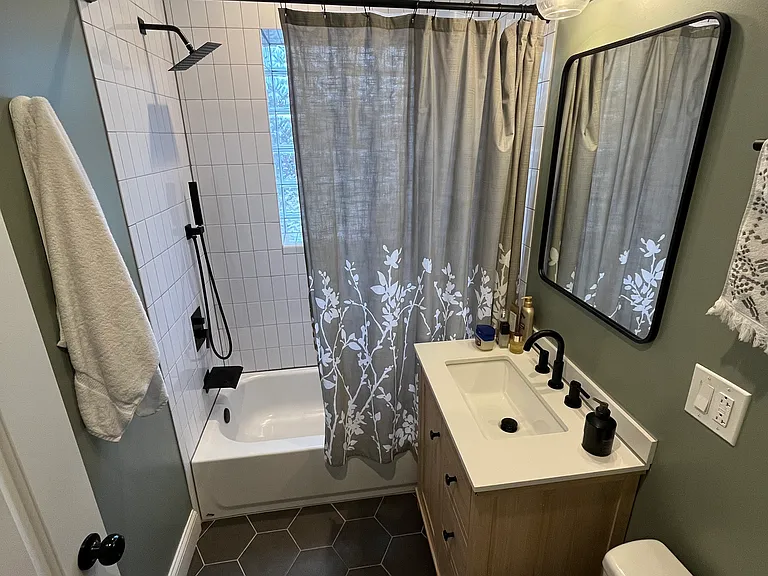 5644 W Sunnyside Ave #1R — Photo 8