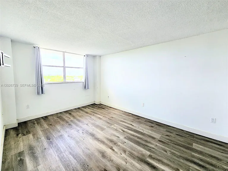16465 NE 22nd Ave #610 — Photo 9