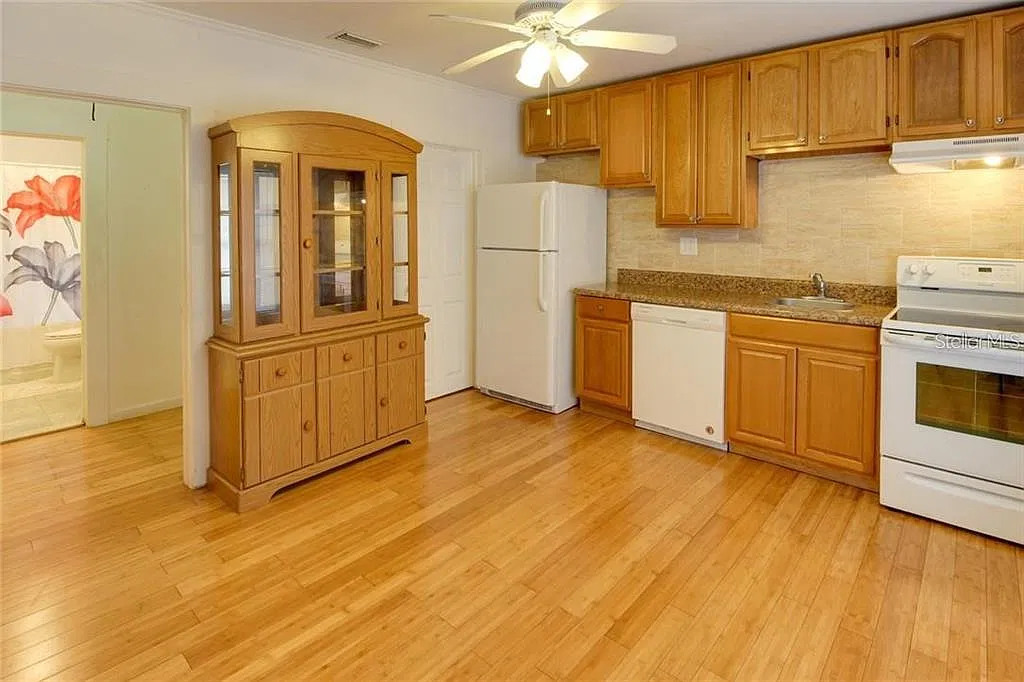 2 bed, 1.0 bath, 990 sqft, $1,495 — Photo 2