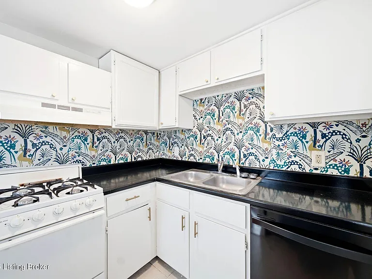 1049 Dixon Ave #2 — Photo 11