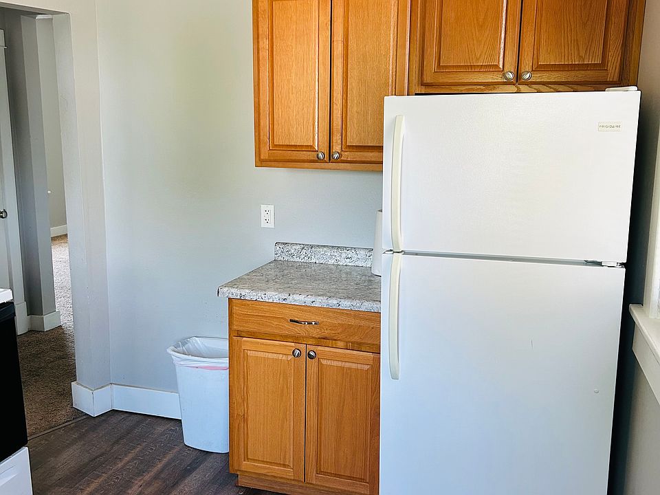 1st image of 722 Glen Oak St #2