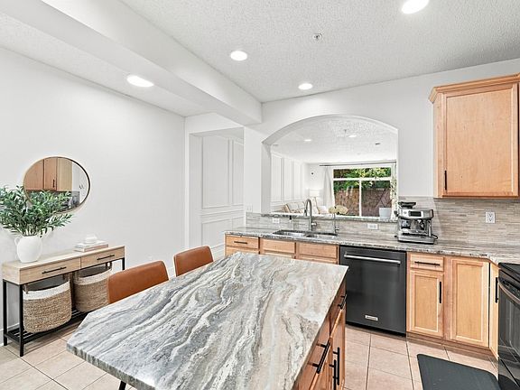 5th image of 14535 Quebec Ave