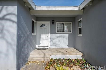 4th image of 20237 20239 Vanowen St