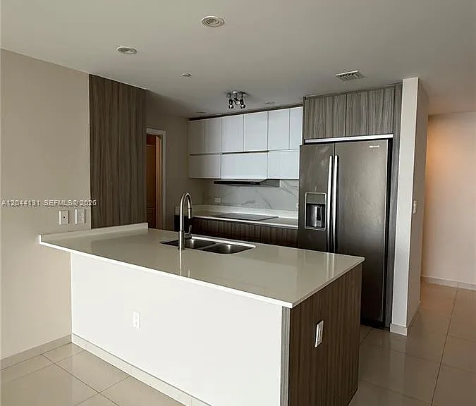 600 NE 27th St #802 — Photo 7