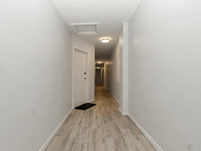31 Mississaga St W #3 — Photo 2
