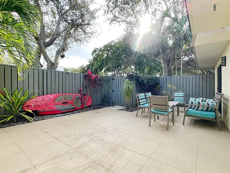 1700 Embassy Dr #504 — Photo 16