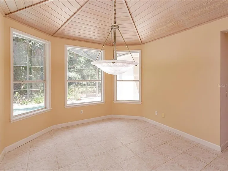 208 Heatherwood Ct — Photo 13
