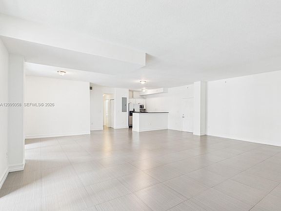 4th image of 425 NE 30th St APT 701
