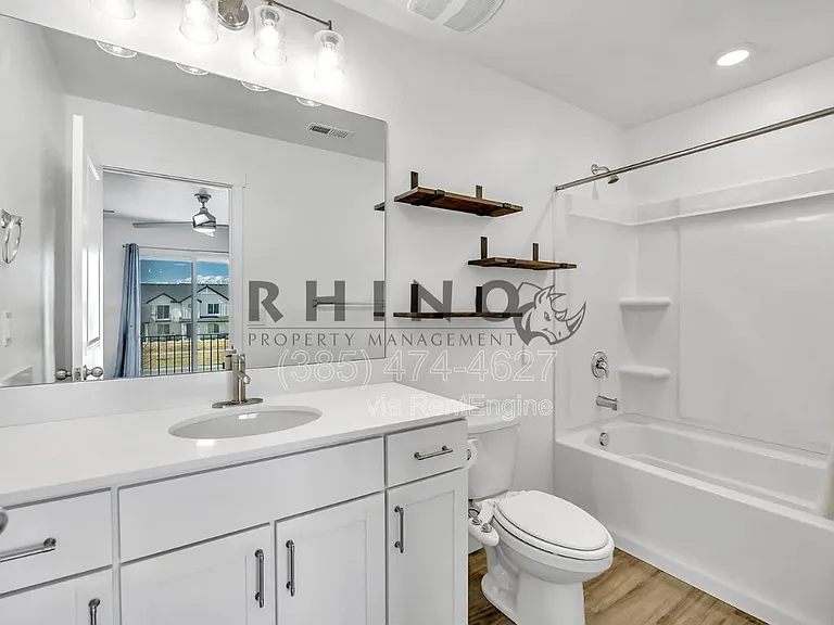 880 N Herman Dr — Photo 17