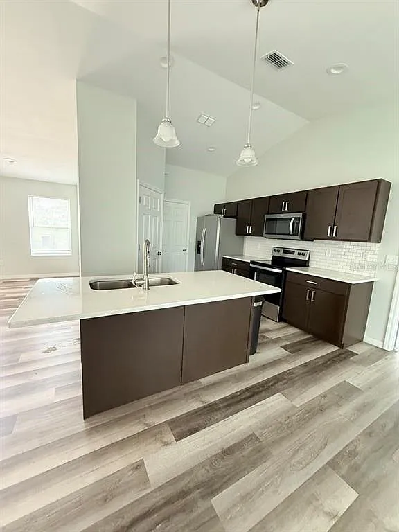 3 bed, 2.0 bath, 1508 sqft, $1,900 — Photo 3