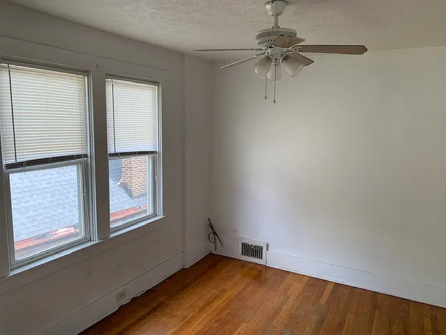 2916 Clermont Avenue — Photo 3