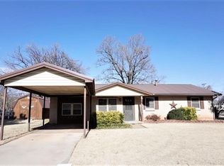 1001 Holly St, Perry, OK 73077