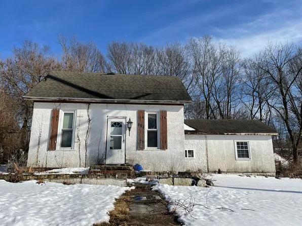 927 N Front St, Monticello, IL 61856