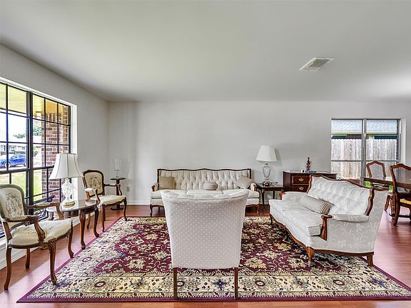 3rd image of 1506 Waterford Dr