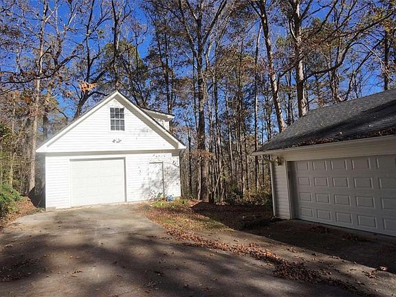 2nd image of 3276 Creekside Dr SE