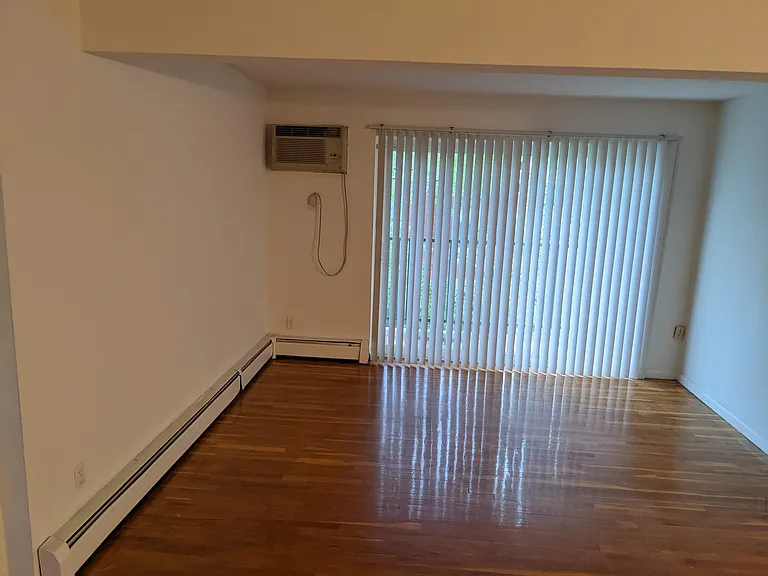 Stein Apartments — Photo 22