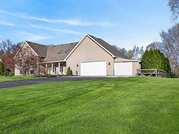 3rd image of 7 Winding Country Ln