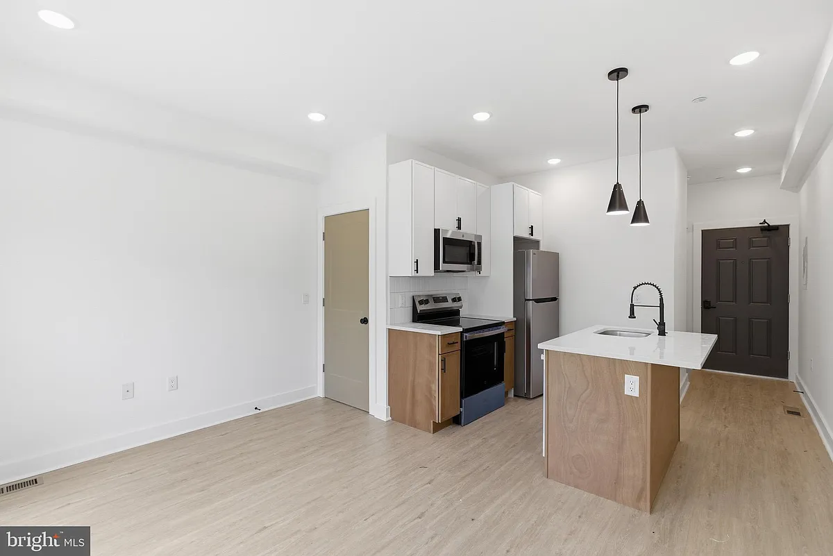 Building Photo - 4021 Brown St #2