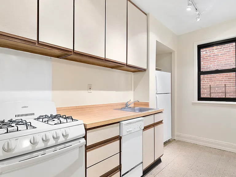 169 W 80th St #5B — Photo 4