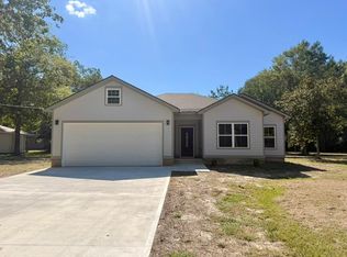 323 N Broad St, Doerun, GA 31744