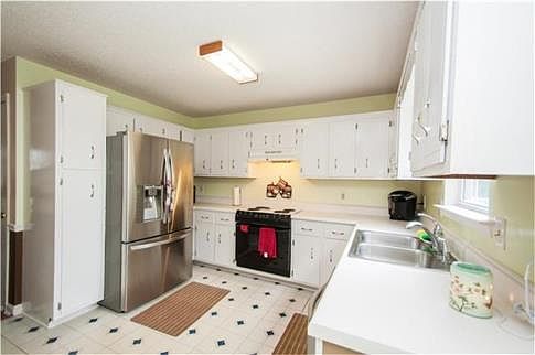5th image of 336 Broadmore Dr