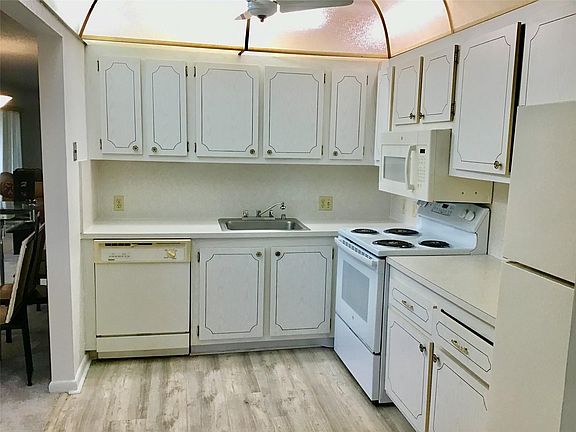 3rd image of 204 Preston #204