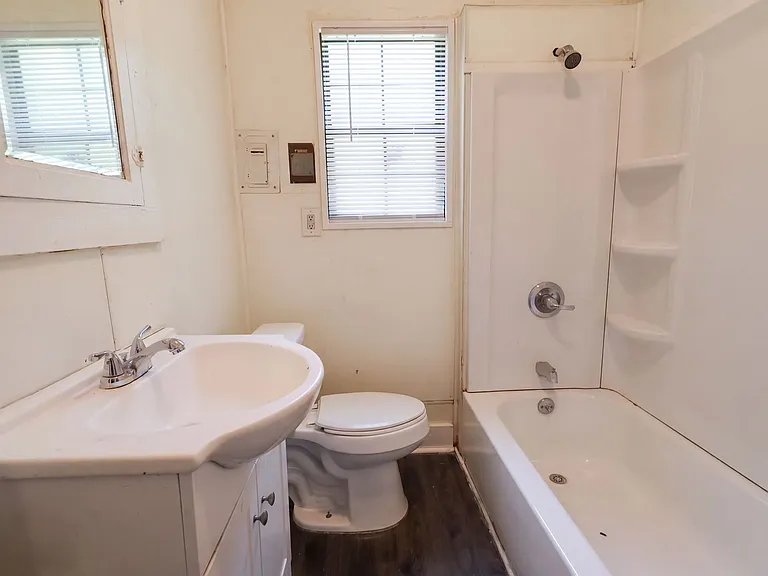 1443 W Kirby Pl — Photo 8