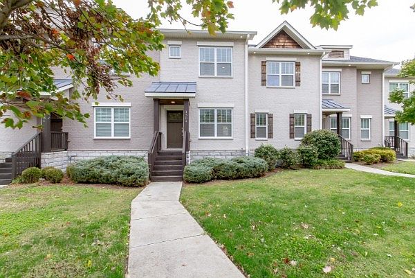 Spacious Townhome with Private Entry