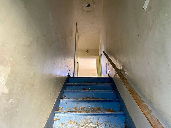 2110 Stairs Upstairs