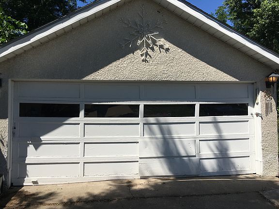 Detached garage