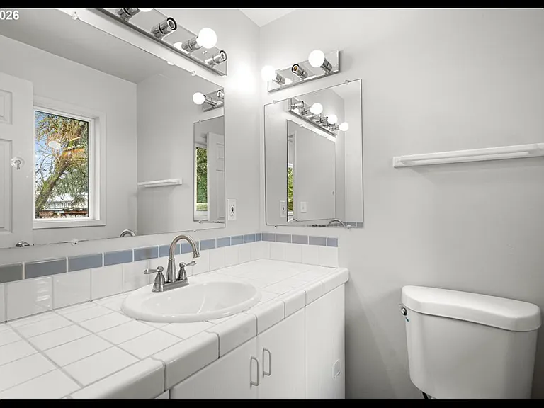 5803 SW 56th Ave — Photo 3