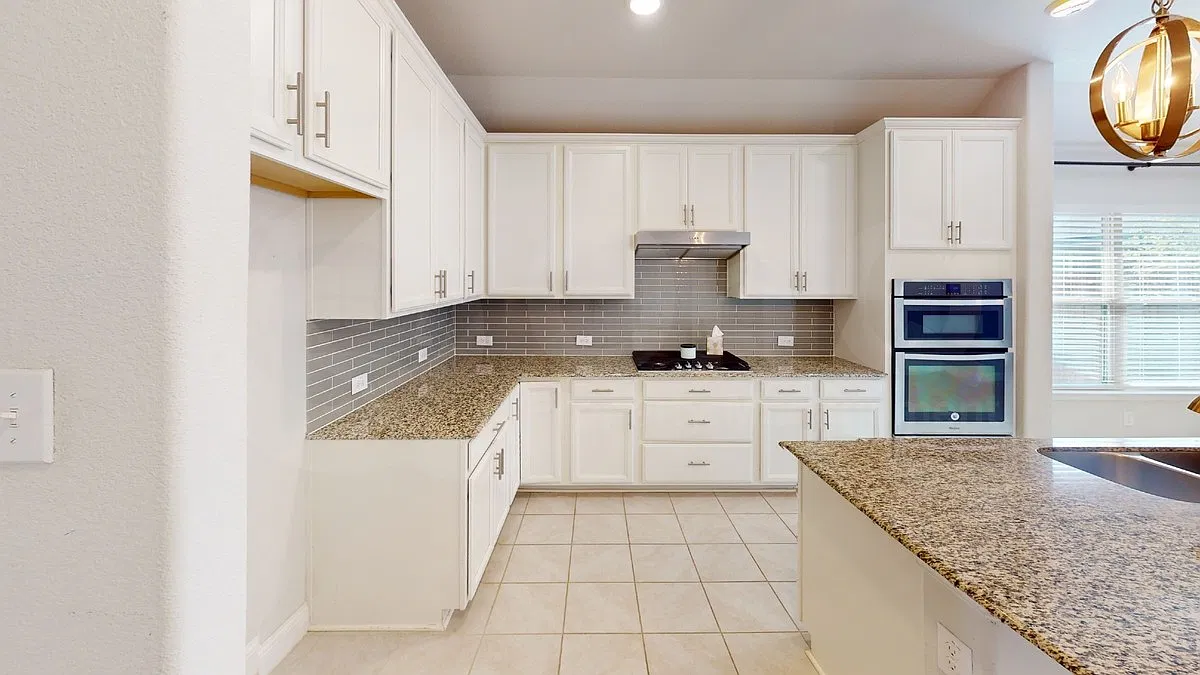 3 bed, 2.0 bath, 2038 sqft, $2,275 — Photo 4